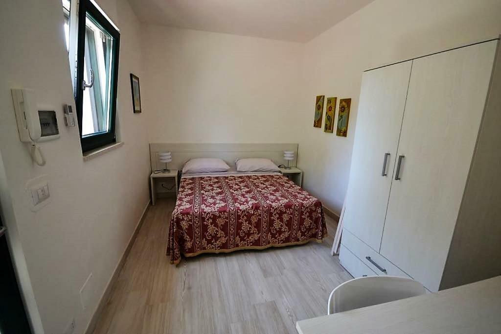 Le Stanze Di Casa Polinisso Guest House Каровиньо Екстериор снимка
